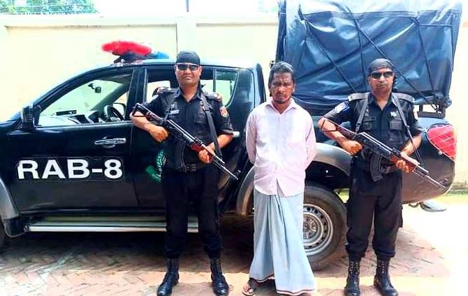 ফরিদপুরে ইয়াবাসহ মাদক ব্যবসায়ীকে আটক করেছে র‌্যাব