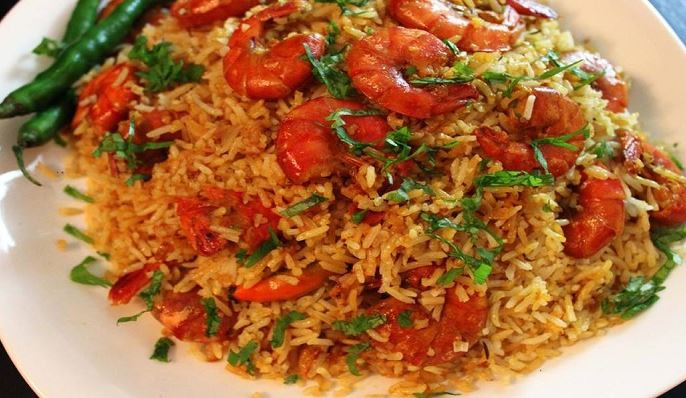 বৃষ্টির দিনে চিংড়ি খিচুড়ি