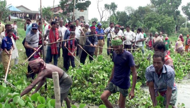 সদরপুরে ভূবনেশ্বর নদীর কচুরিপানা ও অন্যান্য বর্জ্য পরিষ্কার