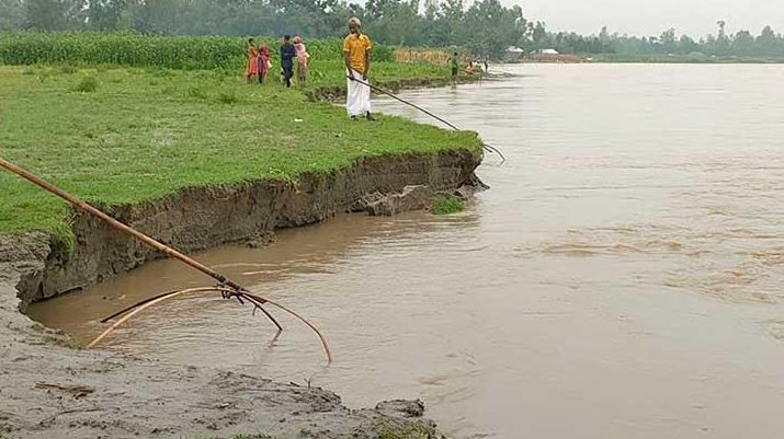 বাড়ছে তিস্তার পানি আতঙ্কে আছেন নদীপারের মানুষ 