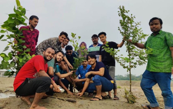 জবিসাসের প্রতিষ্ঠাবার্ষিকীতে নতুন ক‍্যাম্পাসে বৃক্ষরোপণ 