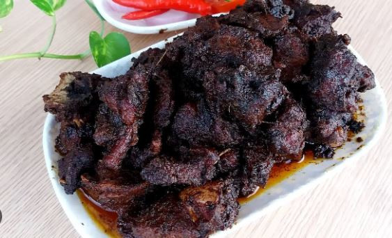 ঈদে সহজেই তৈরি করতে পারেন মাংসের কালো ভুনা