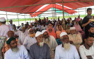 সদরপুরে হাওলাদার পরিবারের তিন প্রজন্মের ঈদ পুনর্মিলনী  