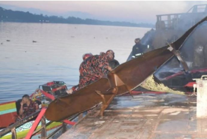 ১২ ঘণ্টা পর নিভল জাহাজের আগুন