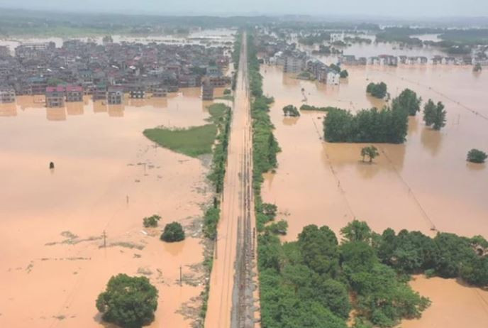 চীনে বন্যায় প্রাণ গেল ১৫ জনের