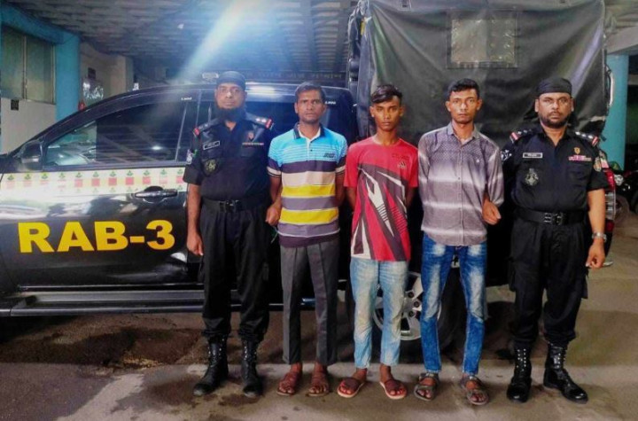 সিদ্ধিরগঞ্জ ৪৮ কেজি গাঁজাসহ আটক ৩ 