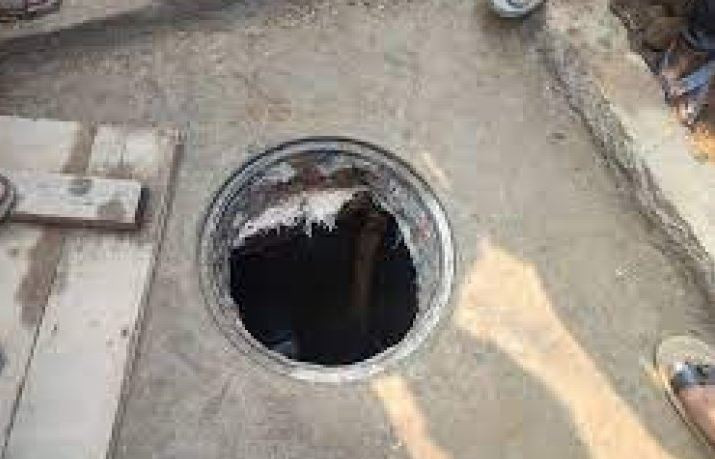 যাত্রাবাড়িতে ম্যানহোলে নেমে প্রাণ গেল দুই জনের 