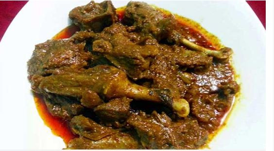 খিচুড়ির সাথে হাঁসের মাংসের ঝাল কোরমা