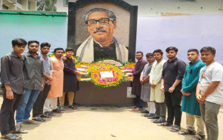 জাতীয় শোক দিবসে জবি সাংবাদিক সমিতির শ্রদ্ধাঞ্জলি নিবেদন
