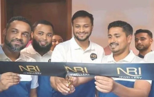দুবাইতে স্বর্ণের দোকান উদ্বোধনে সাকিব-আশরাফুল