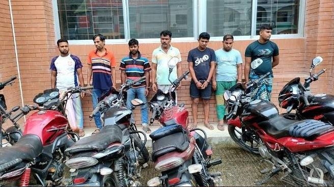 অকুতোভয়ে মোটরসাইকেল-অটো চুরি করা ছিল ওদের নেশা