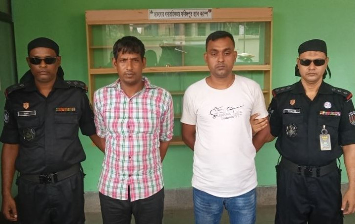 ছদ্মবেশ ধারণে ওরা দুজন পালিয়েছিল  ১১ বছর    