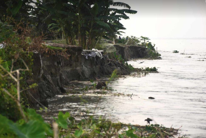 সদরপুরে দুই শতাধিক ঘরবাড়ি নদী গর্ভে বিলীন