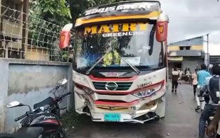 বাস-মোটরসাইকেল সংঘর্ষে প্রাণ গেল বাবা-ছেলের