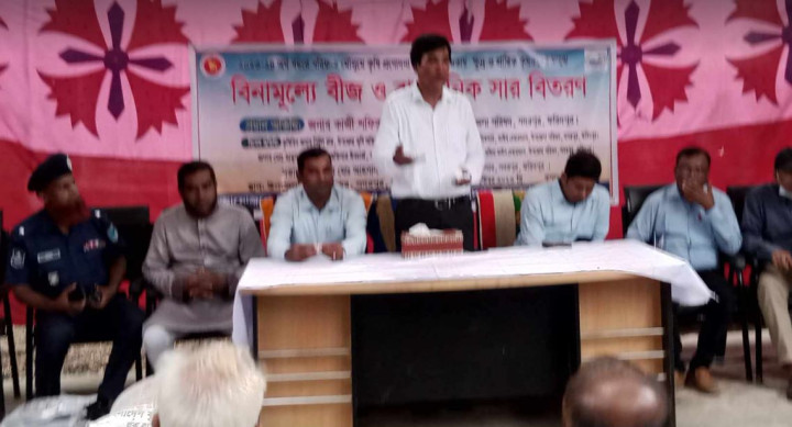 সদরপুরে বিনামূল্যে বীজ ও সার বিতরণ