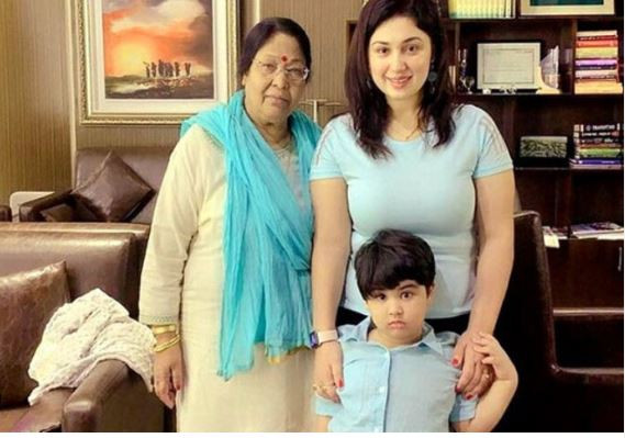 আবেগঘন স্ট্যাটাসে যা লিখলেন অপু বিশ্বাস