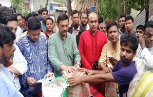 সালথায় ঘুর্ণিঝড়ে ক্ষতিগ্রস্থদের পাশে এমপি লাবু চৌধুরী