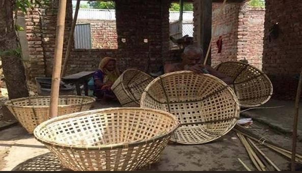 চরভদ্রাসনে ভালো নেই বাঁশ-বেতের কারিগরর, হারিয়ে যাচ্ছে শিল্প