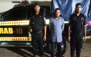 সালথার সাজাপ্রাপ্ত পলাতক আসামি র‌্যাবের হাতে গ্রেপ্তার