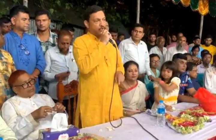 নগরকান্দায় পূজা মন্ডপ পরিদর্শনে এমপি লাবু চৌধুরী