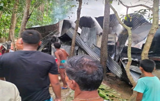 পূজার আনন্দ ম্লান সুজিত মালো পরিবারের  