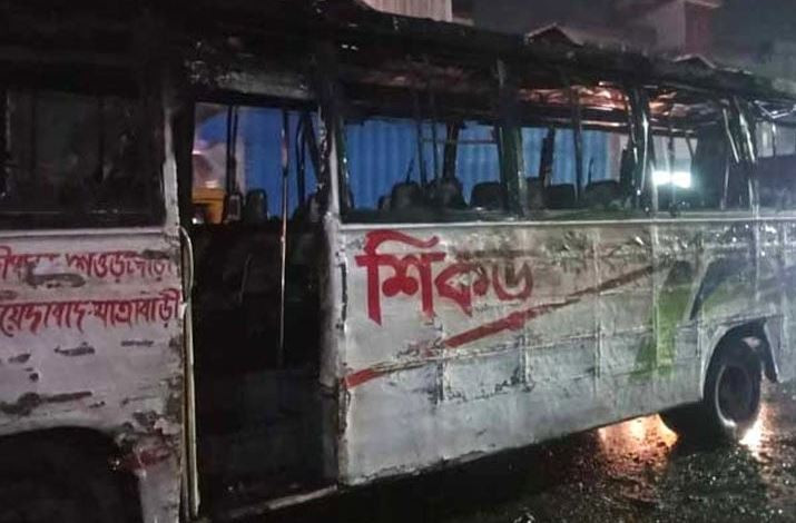 রাজধানীতে আজ ৭ বাসে আগুন