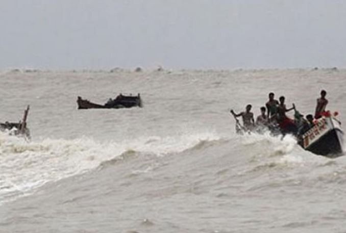 ‘২০ ট্রলারসহ ৩০০ জেলে নিখোঁজ’