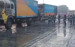 গাজীপুরে ২ কাভার্ডভ্যানে আগুন