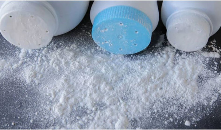 দিনে এক বোতল গায়ে মাখার পাউডার খান এই নারী