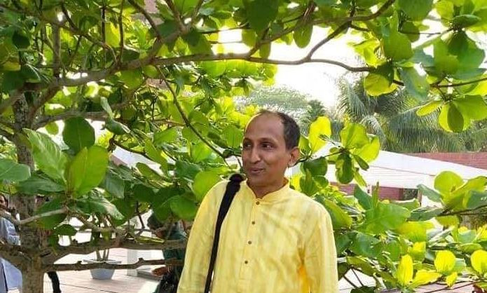 জবির বিতর্কিত সেই শিক্ষককে অর্থ পরিচালক থেকে অব্যহতি