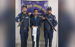 টিকিট কালোবাজারির সময় রেলওয়ের বুকিং সহকারী গ্রেপ্তার