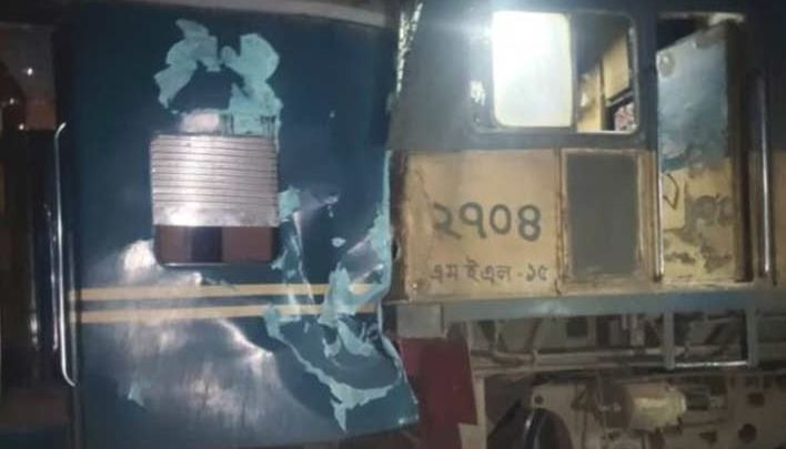 চট্টগ্রামে দুটি ইঞ্জিনের সংঘর্ষ, দেড় ঘণ্টা রেলপথ বন্ধ