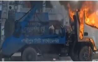 গাজীপুর সিটির গাড়িচাপায় পোশাক শ্রমিক নিহত, মহাসড়ক অবরোধ
