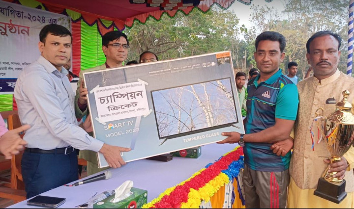 মাদক ও মোবাইল আসক্ত থেকে যুব সমাজকে রক্ষা করতে খেলাধুলা অব্যাহত রাখতে হবে : জেলা প্রশাসক