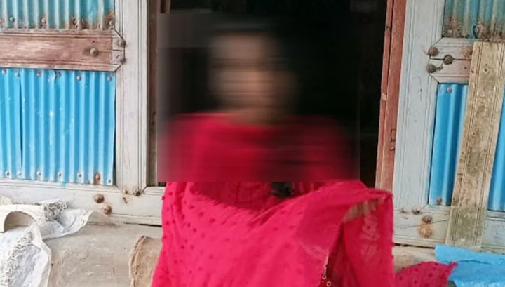 বিয়ের দাবিতে প্রেমিকের বাড়িতে কলেজছাত্রী