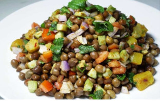 ইফতারে বানিয়ে ফেলুন কাবলি ছোলার চাট