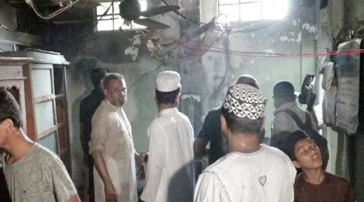 নামাজ চলাকালে মসজিদে এসি বিস্ফোরণ