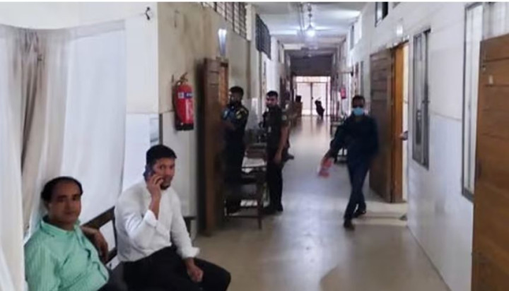 বরিশাল মেডিকেলে প্রিজন সেলে আসামির হাতে আসামি খুন