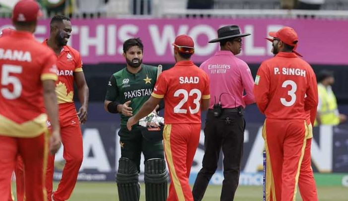বড় জয় পেয়ে স্বপ্ন বাঁচিয়ে রাখলো পাকিস্তান