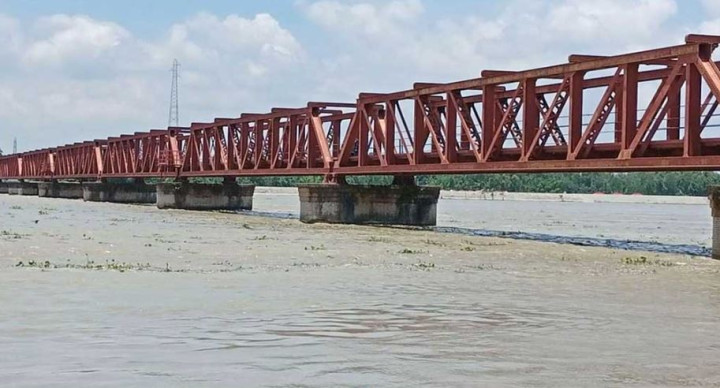 পানি বাড়ায় খুলে দেওয়া হয়েছে তিস্তার ৪৪ জলকপাট, নদীপাড়ে আতঙ্ক 