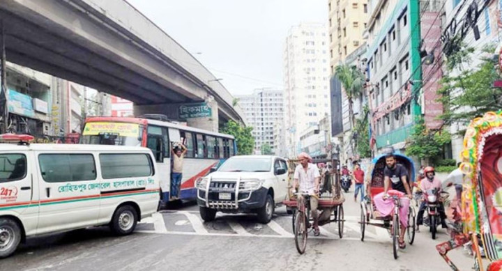 প্রাণ ফিরছে রাজধানীর, বেড়েছে যান চলাচল 