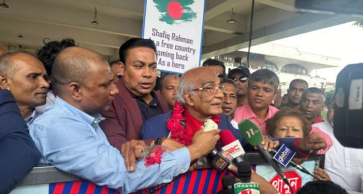 ছয় বছর পর দেশে ফিরলেন সাংবাদিক শফিক রেহমান