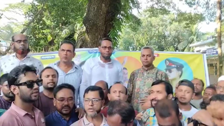কৃষকদল নেতা শহিদুল ইসলাম বাবুলের পদ স্থগিতাদেশ প্রত্যাহারের দাবিতে সদরপুরে বিক্ষোভ