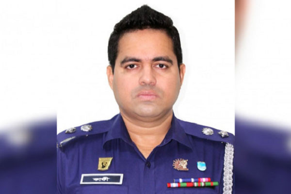 মরদেহ স্তূপ করে আগুনে পোড়ানোর অভিযুক্ত পুলিশ সুপার বিমানবন্দরে আটক