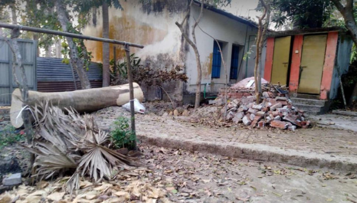 নলছিটিতে চরকয়া প্রাথমিক বিদ্যালয়ের প্রধান শিক্ষকের বিরুদ্ধে অনিয়মের অভিযোগ
