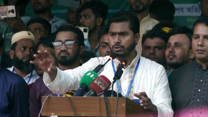 বেশি অক্ষম হলে সরকারকে ক্ষমতা ছেড়ে দিতে বললেন নুর