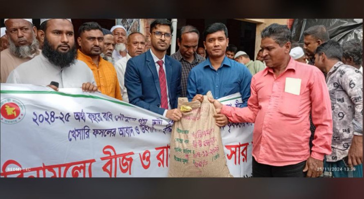 ভাঙ্গায় প্রান্তিক কৃষকদের মাঝে বীজ ও সার বিতরণ