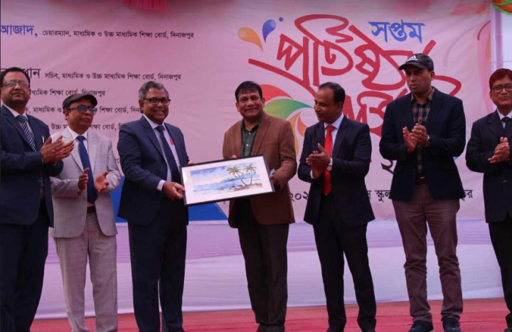 শিক্ষার্থীদের মানবিক বোধসম্পন্ন মানুষ হিসেবে গড়ে তুলছে: দিনাজপুর শিক্ষা বোর্ড চেয়ারম্যান