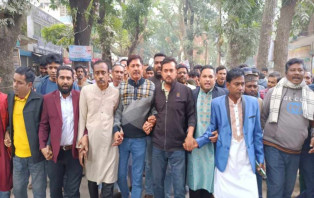 আলফাডাঙ্গায় বিএনপি’র আনন্দ মিছিল