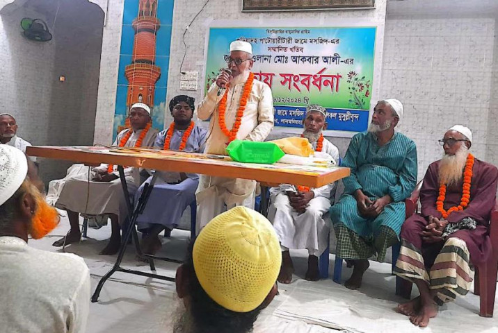 লালমনিরহাটে ৩০ বছর ঈমামতি করে পেলেন রাজসিক বিদায় সংবর্ধনা